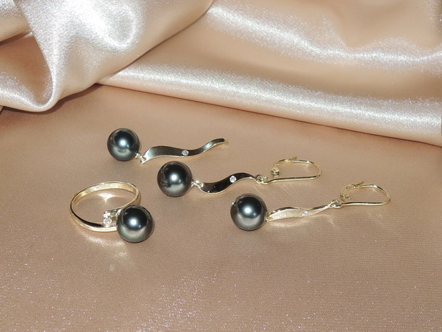 Zlatý set šperků s tahitskými perlami a brilianty BC04YS-T Zlatý set šperků s tahitskými perlami a brilianty BC04YS-T