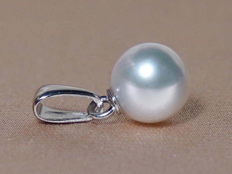 Zlatý přívěsek 14K s japonskou akoya perlou AAA AP020C Zlatý přívěsek 14K s japonskou akoya perlou AAA AP020C