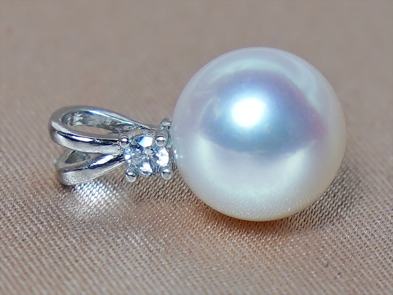 Přívěsek s perlou BC025SP-W Přívěsek s perlou BC025SP-W