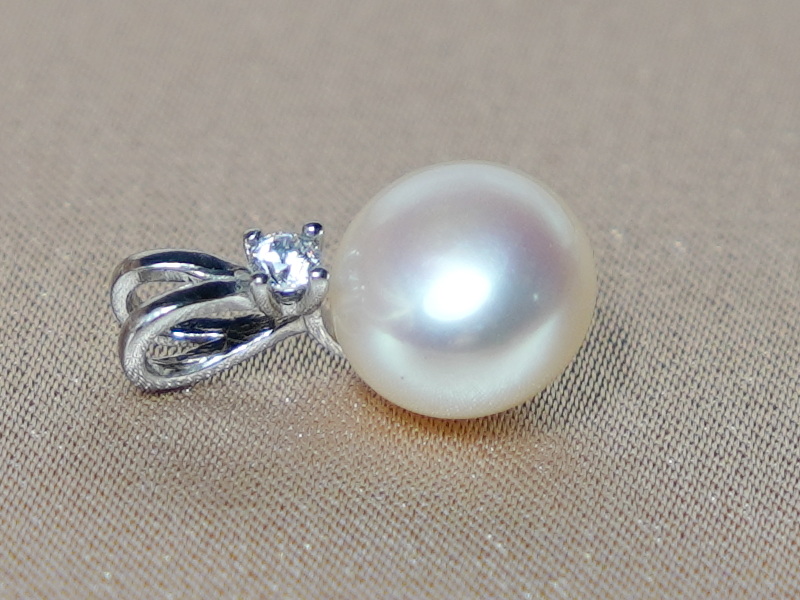 Přívěsek s perlou BC026SBP-W Přívěsek s perlou BC026SBP-W