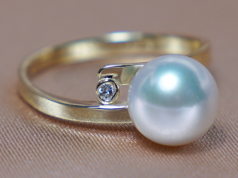 Zlatý prsten s japonskou akoya perlou a briliantem BC04YR-A Zlatý prsten s japonskou akoya perlou a briliantem BC04YR-A