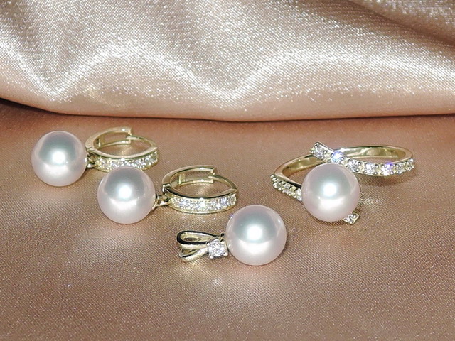 Set zlatých šperků s japonskými akoya perlami AAA BC120YS-A Set zlatých šperků s japonskými akoya perlami AAA BC120YS-A