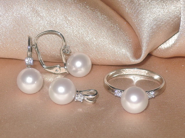 Set zlatých šperků s japonskými akoya perlami AAA BC140WS-A Set zlatých šperků s japonskými akoya perlami AAA BC140WS-A