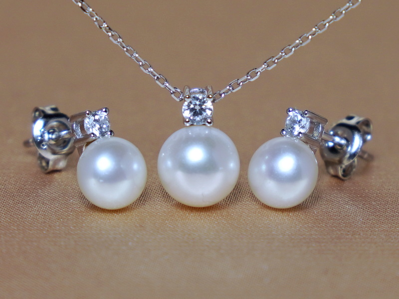 Stříbrná souprava šperků se zirkony a perlami PS2400SH Stříbrná souprava šperků se zirkony a perlami PS2400SH