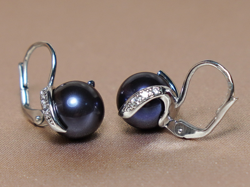 Stříbrné náušnice s černými perlami BC05SE-B Stříbrné náušnice s černými perlami BC05SE-B