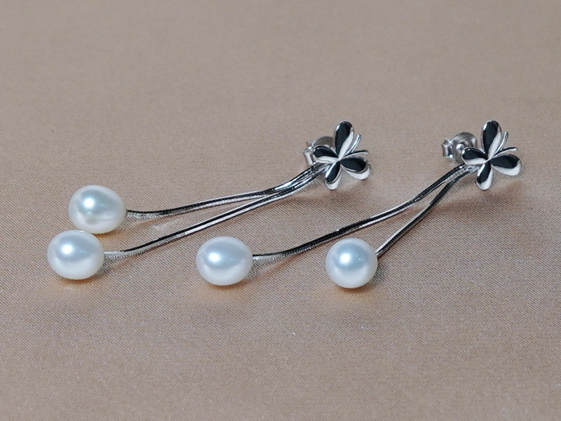 Stříbrné náušnice s pravými perlami motýlky PE222B Stříbrné náušnice s pravými perlami motýlky PE222B