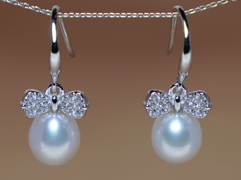 Stříbrné náušnice se zirkony a pravými perlami PE2312SH Stříbrné náušnice se zirkony a pravými perlami PE2312SH