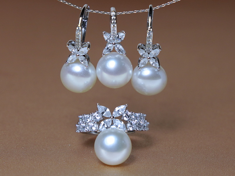 Stříbrné šperky se zirkony a sladkovodními perlami PS8035SH Stříbrné šperky se zirkony a sladkovodními perlami PS8035SH