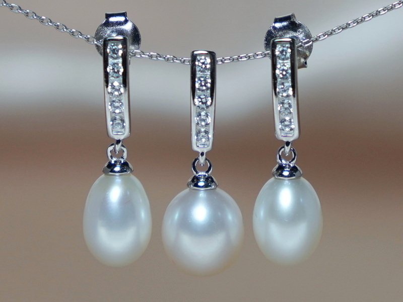 Stříbrný set šperků s perlami a zirkony PS777B Stříbrný set šperků s perlami a zirkony PS777B