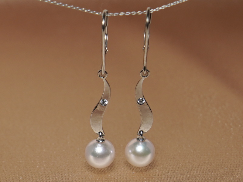 Zlaté náušnice 14K akoya perly s brilianty BC04WE-A Zlaté náušnice 14K akoya perly s brilianty BC04WE-A