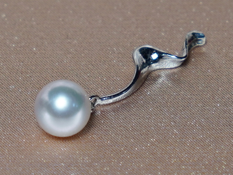 Zlatý přívěsek 14K s japonskou akoya perlou AP002C Zlatý přívěsek 14K s japonskou akoya perlou AP002C