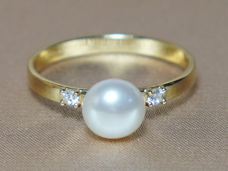 Zlatý prsten s bílou říční perlou BC027YBR-W Zlatý prsten s bílou říční perlou BC027YBR-W