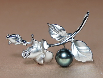 Brož s pravou tahitskou perlou BR012BR