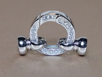 Elegantní stříbrný perlový uzávěr kruh K03