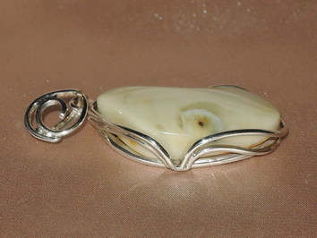 Přívěsek z jantaru JP021AA Přívěsek z jantaru JP021AA