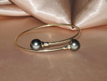 Zlatý náramek 18K s tahitskými perlami AAA TPB100y-B Zlatý náramek 18K s tahitskými perlami AAA TPB100y-B