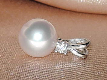 Přívěsek s perlou BC025WFP-W Přívěsek s perlou BC025WFP-W