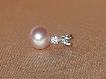 Přívěsek s perlou BC026SBP-L Přívěsek s perlou BC026SBP-L