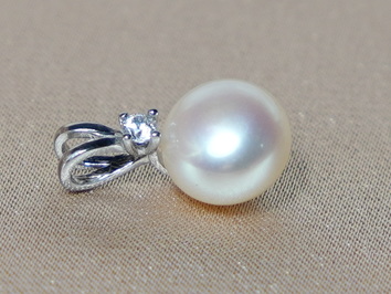 Přívěsek s perlou BC026SBP-W Přívěsek s perlou BC026SBP-W