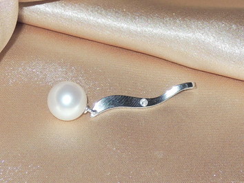 Přívěsek s perlou BC04SP-W Přívěsek s perlou BC04SP-W