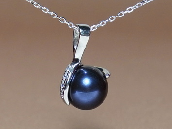 Přívěsek s perlou BC05SP-B Přívěsek s perlou BC05SP-B