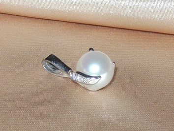 Přívěsek s perlou BC05SP-W Přívěsek s perlou BC05SP-W