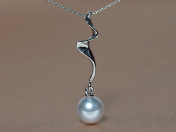 Přívěsek s perlou RwGPAAAwM Přívěsek s perlou RwGPAAAwM