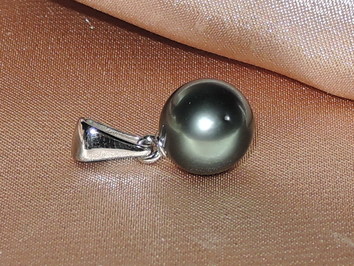 Přívěsek s perlou TPAA+ZGc Přívěsek s perlou TPAA+ZGc