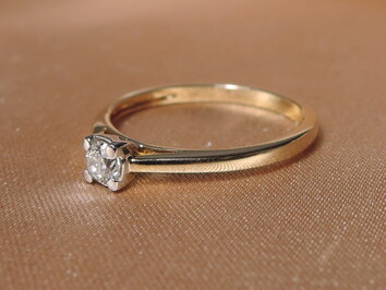 Prsten s diamantem M52215RJ Prsten s diamantem M52215RJ