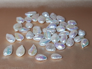 Sladkovodní perly tvaru slzy SLP1520wD Sladkovodní perly tvaru slzy SLP1520wD