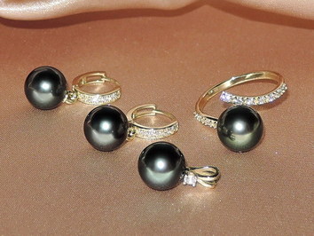 Zlaté šperky s tahitskými perlami BC120YS-T Zlaté šperky s tahitskými perlami BC120YS-T