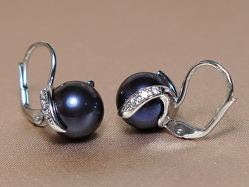 Stříbrné náušnice s černými perlami BC05SE-B Stříbrné náušnice s černými perlami BC05SE-B