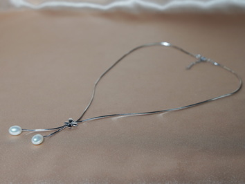 Stříbrný náhrdelník s perlami PN222B