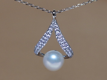 Stříbrný náhrdelník se sladkovodní perlou a zirkony PN444B Stříbrný náhrdelník se sladkovodní perlou a zirkony PN444B