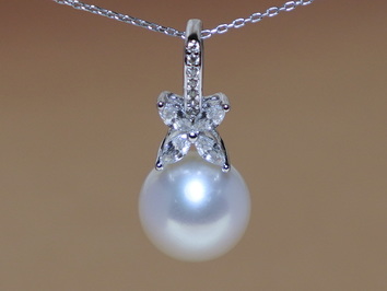 Stříbrný přívěsek s pravou perlou a zirkony PP8035SH
