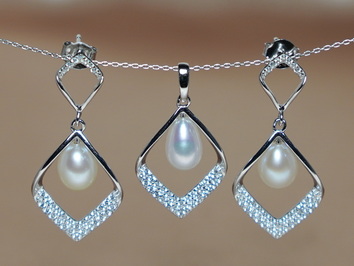 Stříbrný set šperků s pravými perlami PS333B Stříbrný set šperků s pravými perlami PS333B