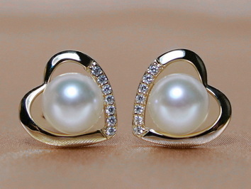 Zlaté napichovací náušnice se sladkovodní perlou WW013YE-FW Zlaté napichovací náušnice se sladkovodní perlou WW013YE-FW