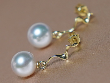 Zlaté náušnice 14K s perlami Jižního Pacifiku SSWE006B