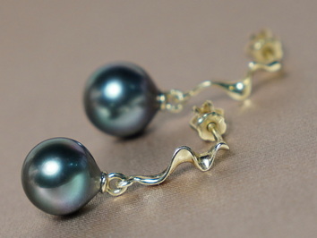 Zlaté náušnice 14K s tahitskými perlami TDyE200ZM Zlaté náušnice 14K s tahitskými perlami TDyE200ZM