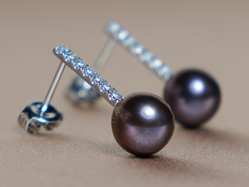 Zlaté náušnice 14K s pravými černými perlami WW015WE-FB Zlaté náušnice 14K s pravými černými perlami WW015WE-FB