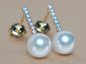 Zlaté náušnice 14K s japonskými akoya perlami WW015YE-A Zlaté náušnice 14K s japonskými akoya perlami WW015YE-A