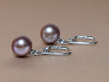 Zlaté náušnice s purpurově-fialovými perlami EPE1011wZ Zlaté náušnice s purpurově-fialovými perlami EPE1011wZ