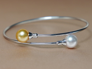 Zlatý náramek 18 kt. s perlami Jižního Pacifiku GWPB100wB Zlatý náramek 18 kt. s perlami Jižního Pacifiku GWPB100wB