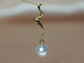 Zlatý přívěsek s japonsko akoya uperlou AP005C Zlatý přívěsek s japonsko akoya uperlou AP005C