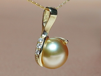 Zlatý přívěsek s perlou jižního pacifiku BC05YP-G Zlatý přívěsek s perlou jižního pacifiku BC05YP-G