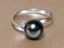 Prsten s perlou v akci