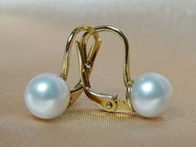 Zlaté náušnice s perlou