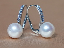 Stříbrné náušnice s perlou