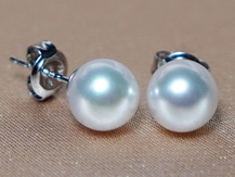 Perlové náušnice v akci