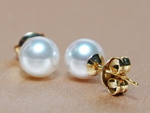 Zlaté náušnice s perlou